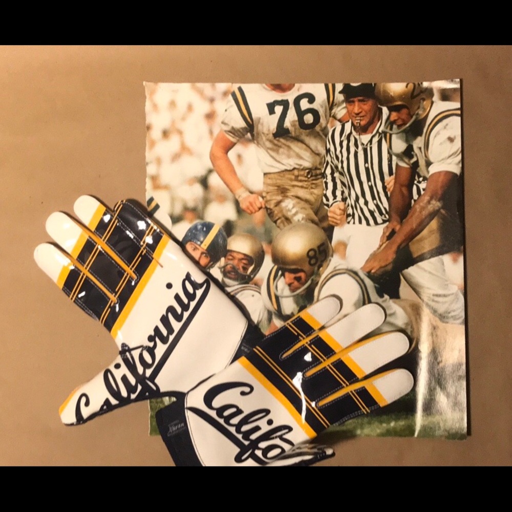 UCLA Football gloves 💛💙